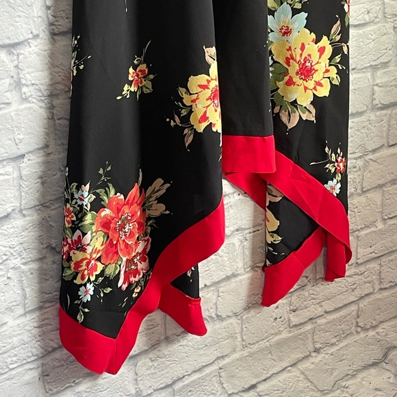 Lulu’s Black Floral Dress Red Handkerchief Trim LG - Picture 5 of 7